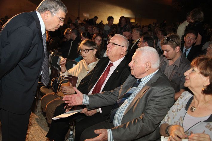 Avner Shalev, Chairman of the Yad Vashem Directorate, greets State Comptroller Micha Lindenstrauss and Speaker of the Knesset Reuven Rivlin