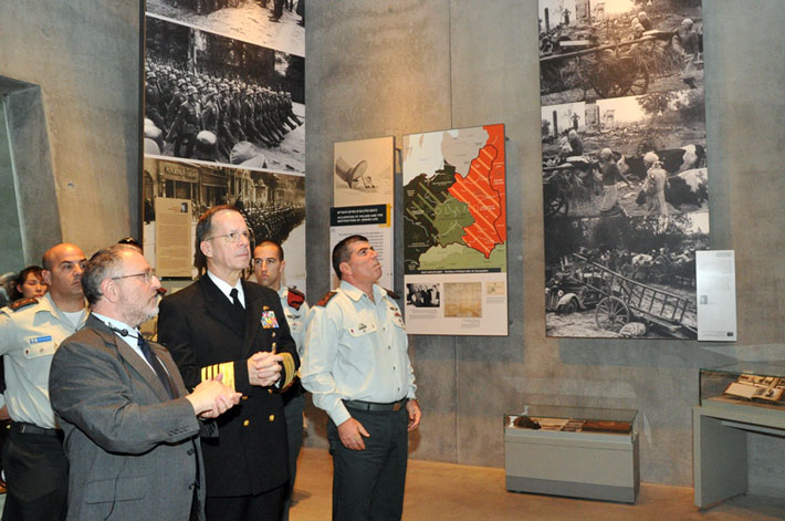 Adm. Mullen and Lt. Gen. Ashkenazi visit the Holocaust History Museum, guided by Director of the Yad Vashem Libraries Dr. Robert Rozett