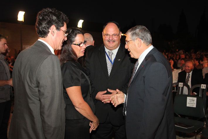 Avner Shalev and Shaya Ben-Yehuda greet Jan and Richard Cohen