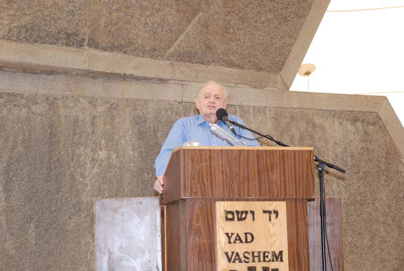 Joseph (Tommy) Lapid Chairman of the Yad Vashem Council speaks during the ceremony