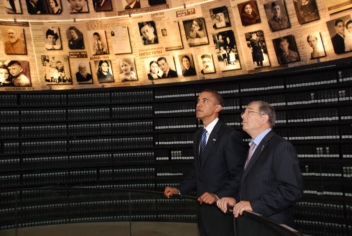 Senator Obama and Chairman of the Yad Vashem Directorate Avner Shalev in the Hall of Names