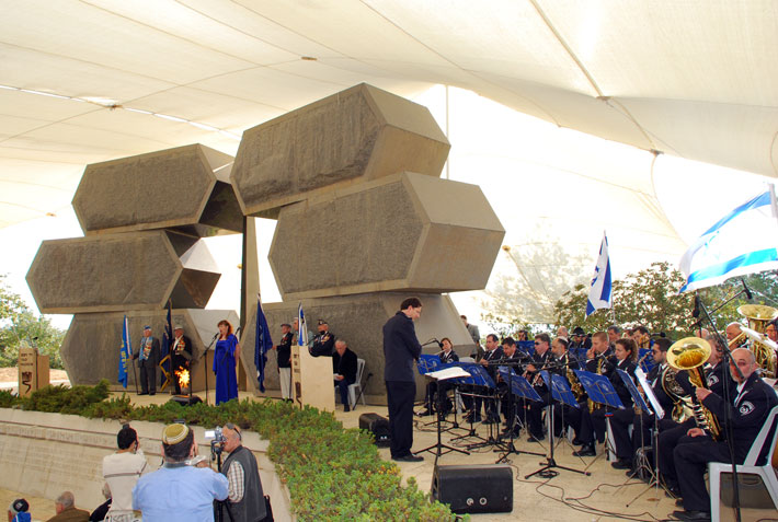 Victory songs being performed by Yekaterina Tzaplev, accompanied by the Israel Police Orchestra