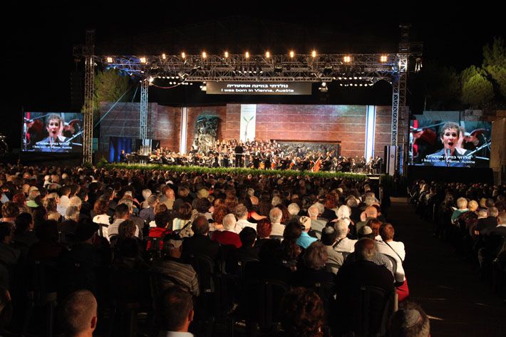 View of the concert in Warsaw Ghetto Square in Yad Vashem