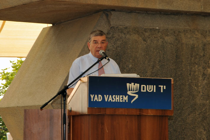 Chairman of the Yad Vashem Directorate Avner Shalev speaking during the ceremony