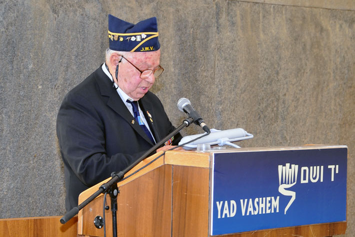 Asher Dishon, Representative of the Commemorative Association for Volunteers to the British Army During WWII, speaking during the ceremony