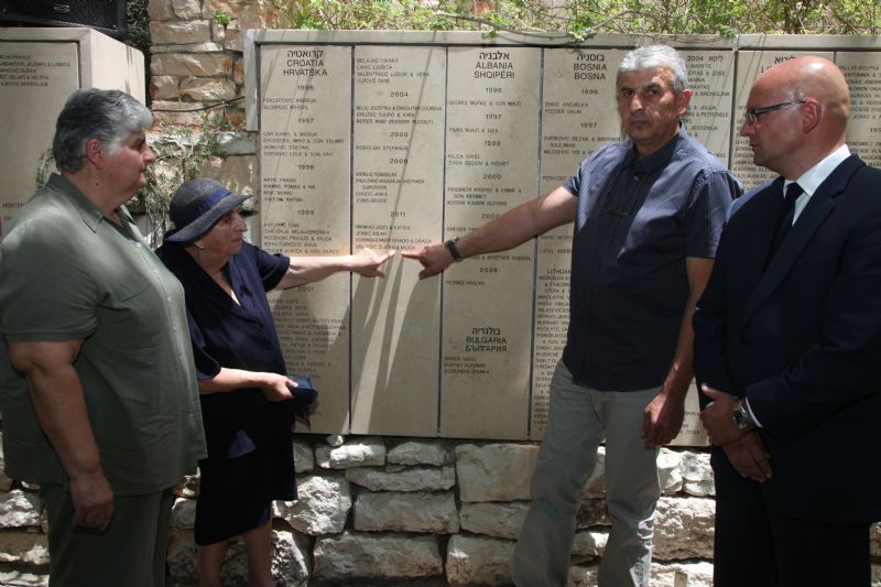 Unveiling of the names of Zlatan & Milica Uglješić on the wall in the Garden of the Righteous, 29 May 2013, Yad Vashem