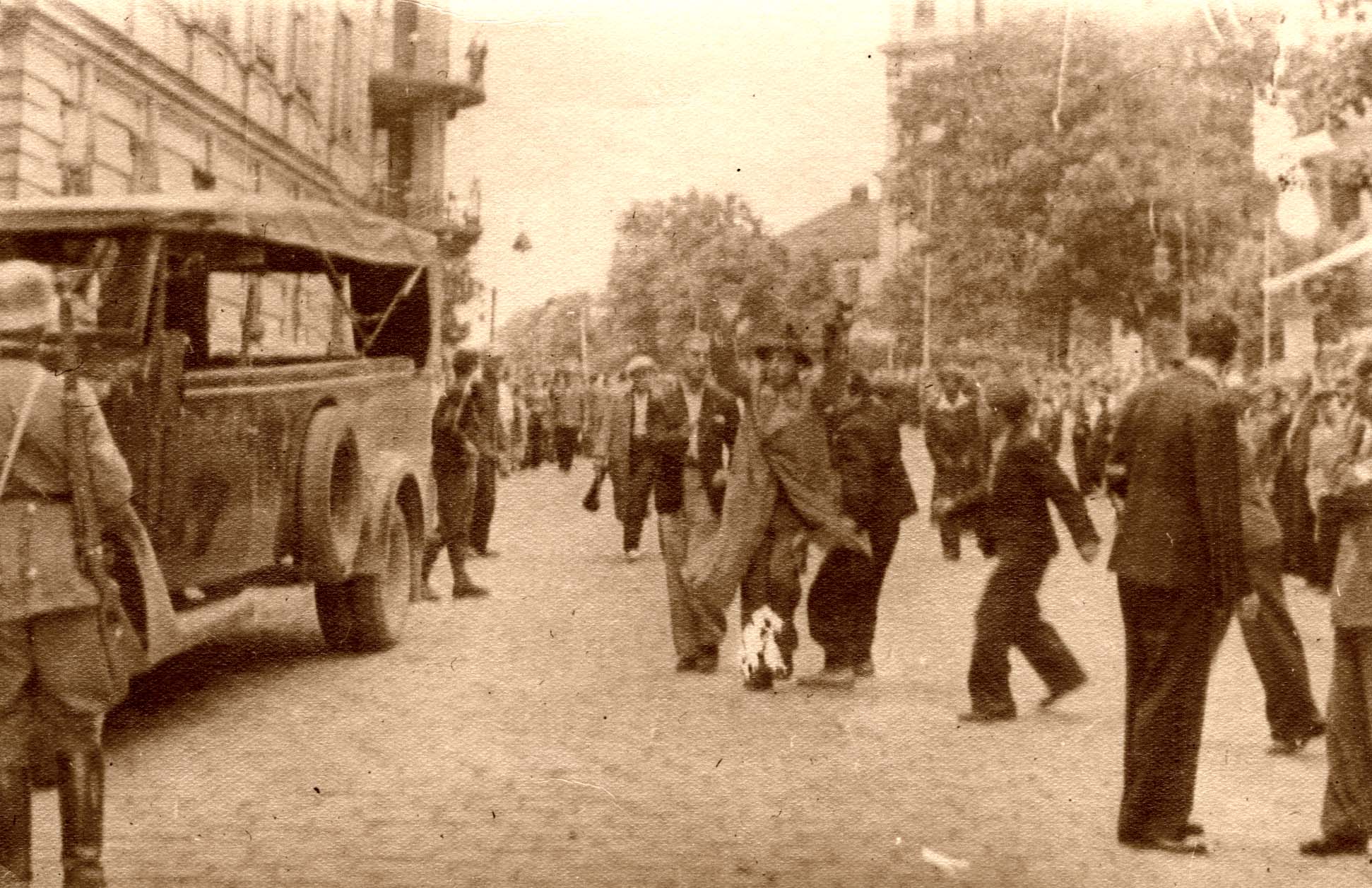 Львов, 1941. Обыски и аресты евреев на улицах города