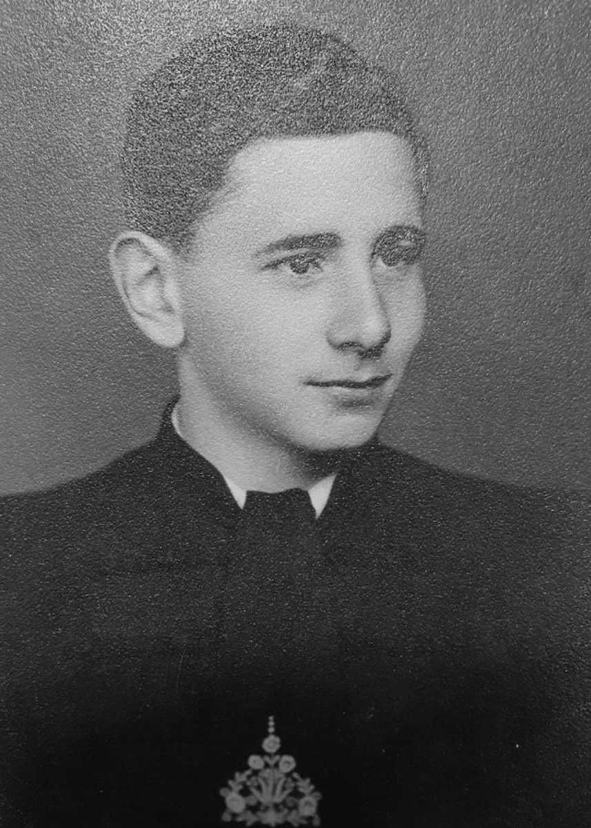 דוד גור בתקופת מעברו לבודפשט, הונגריה, 1943