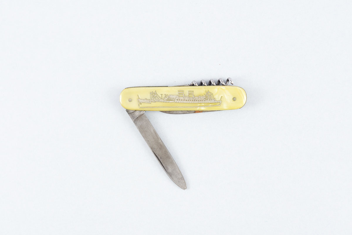 Souvenir penknife purchased by Rose Goldreich, a Jewish refugee travelling  on the "St. Louis", whose captain Schroeder was recognized as a Righteous among the Nations