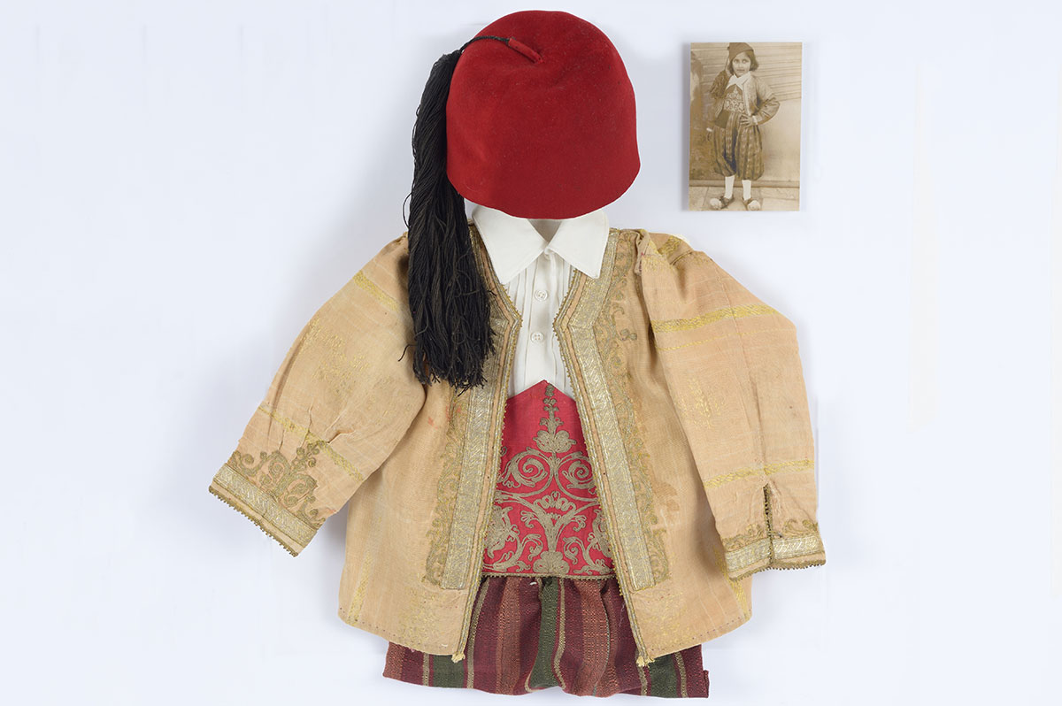 Das Purim-Kostüm der kleinen Rachel-Sarah Osmo aus Korfu