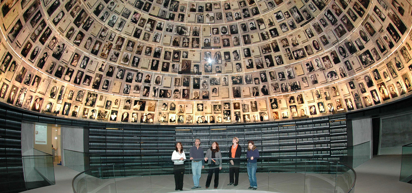 Зал Имен: память о жертвах