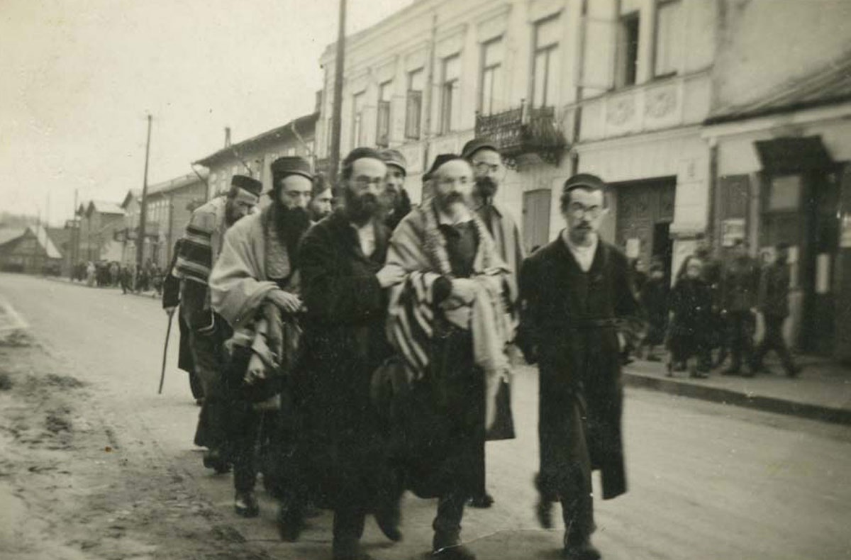 Minsk Mazowiecki, Poland, "Black Saturday" - orthodox Jews marching in the street with prayer shawls, 1939.