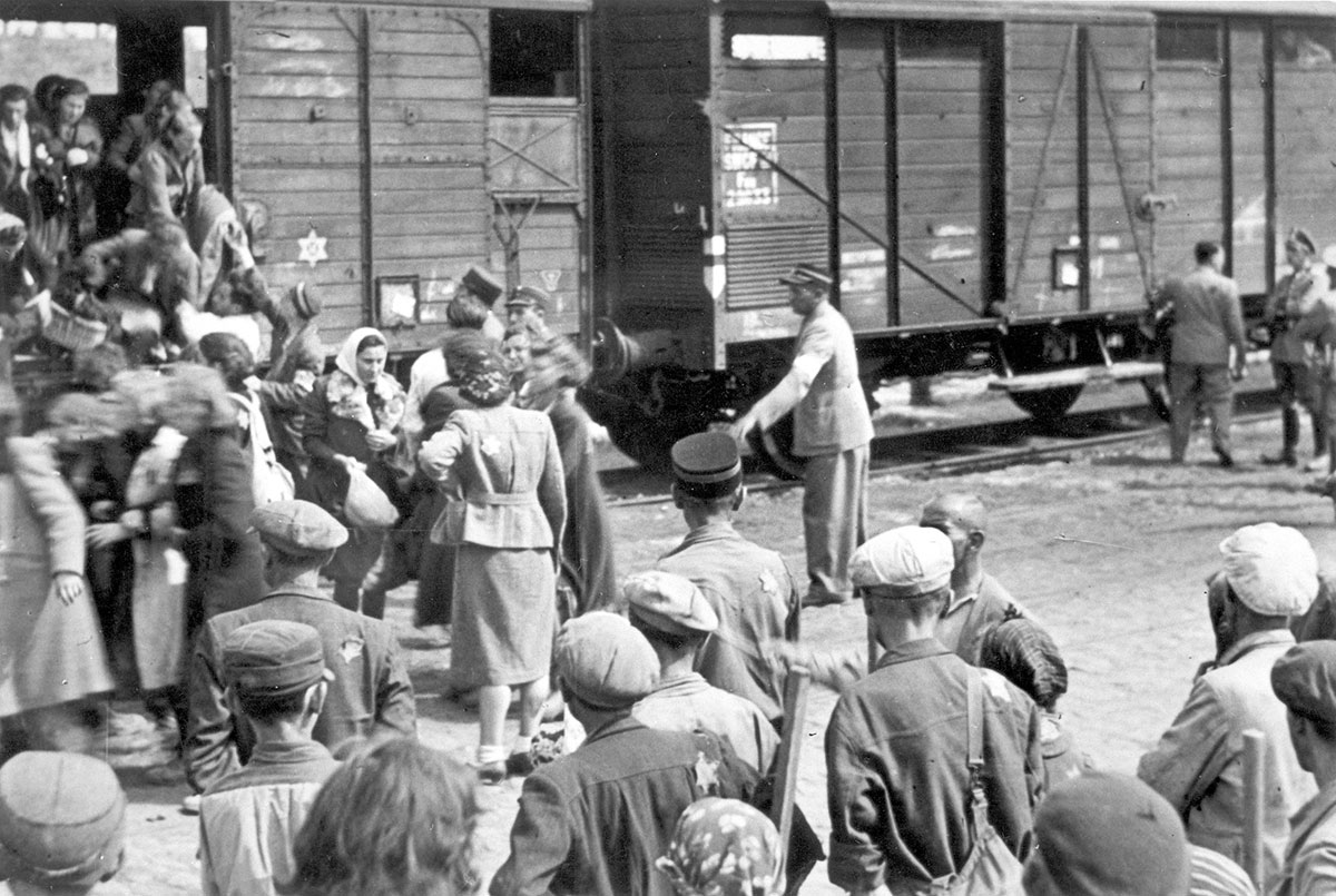 Déportation de Juifs du ghetto de Lodz dans des wagons à bestiaux