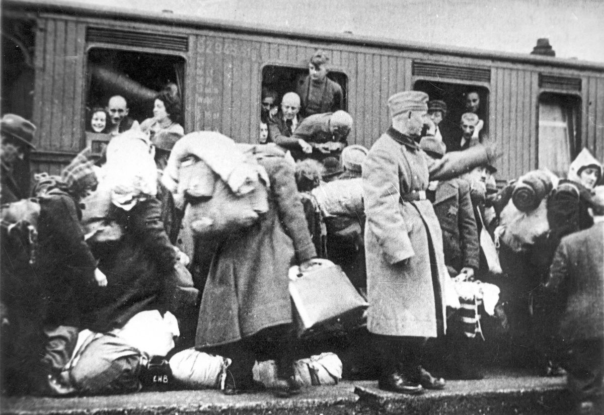 הנושא המרכזי ליום הזיכרון לשואה ולגבורה: מסילות אל האבדון – שילוחם של היהודים בתקופת השואה