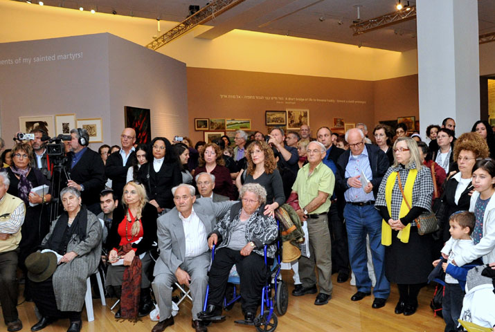 פתיחת התערוכה "סגולות של זיכרון: 65 שנות יצירה של ניצולי שואה"
