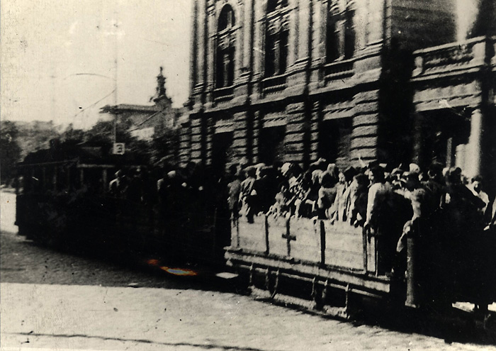 Львов, Украина. Депортация евреев из гетто в Яновский лагерь.