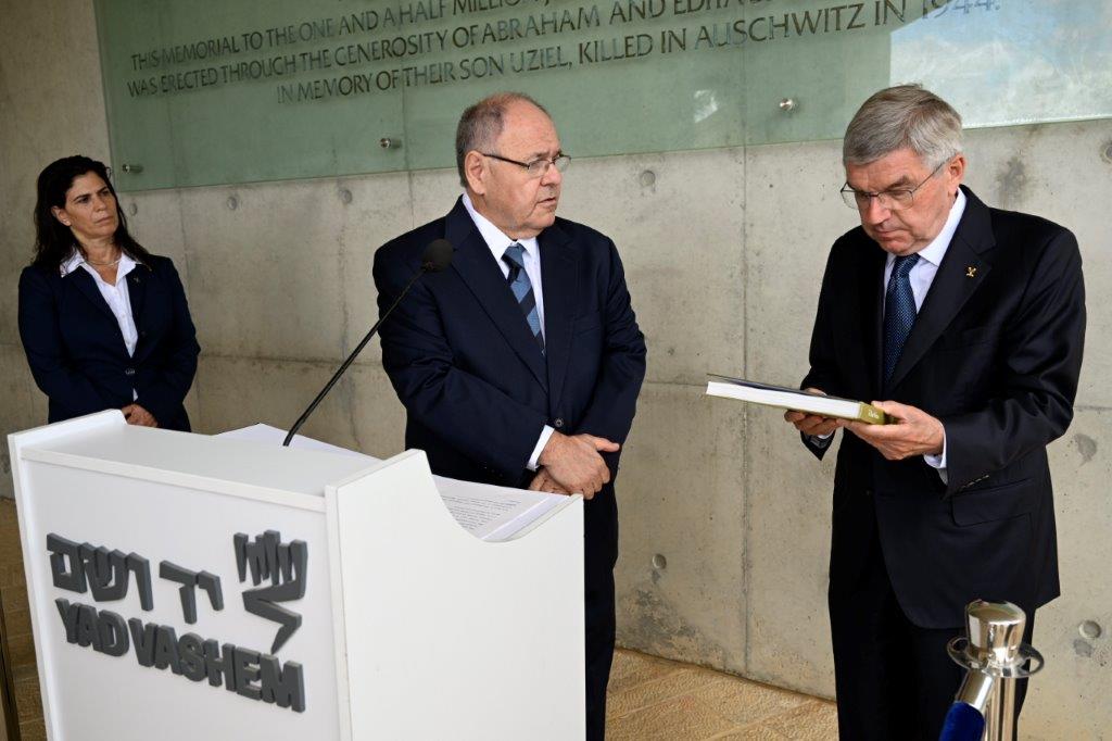 Yad Vashem Chairman Dani Dayan presents Thomas Bach with a Token of Remembrance, To Bear Witness: Holocaust Remembrance at Yad Vashem