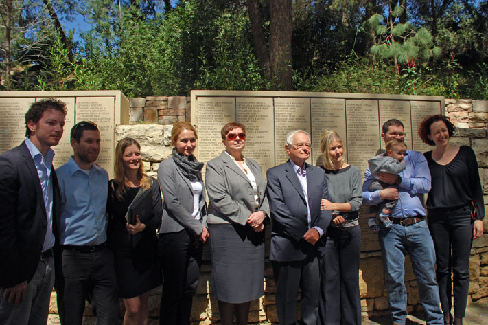 Holocaust survivor Dr. Avraham Horowitz's with his family and Malgorzata-Ana Gronek, granddaughter of Righteous Among the Nations Stanislaw and Regina Swida