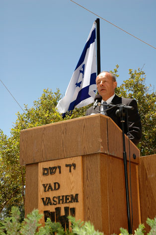 שגריר רוסיה בישראל גנדי טאראסוב, נואם בעצרת