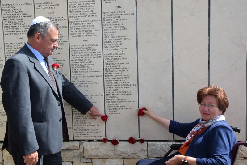 Andre Larose and Tova Silverstein unveil the name of Righteous Among the Nations Angele Larose in the Garden of the Righteous at Yad Vashem