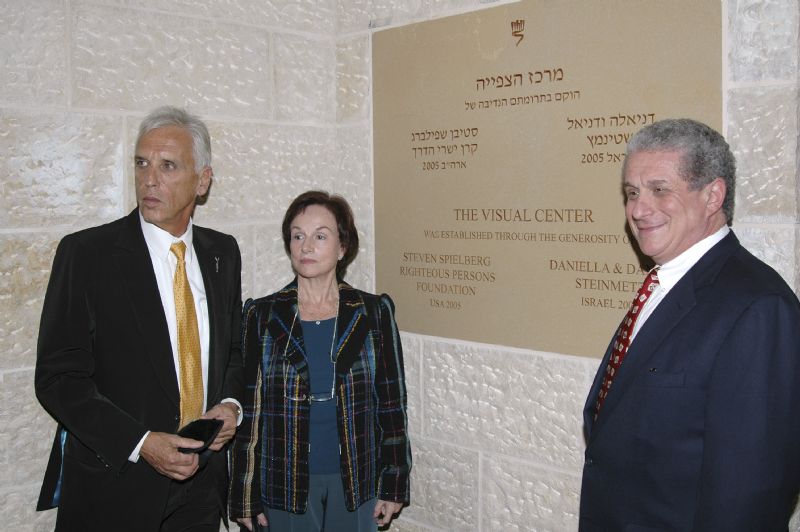 Daniel and Daniella Steinmetz together with Douglas Greenberg, President and CEO of the Survivors of the Shoah Visual History Foundation, after the unveiling of the plaque