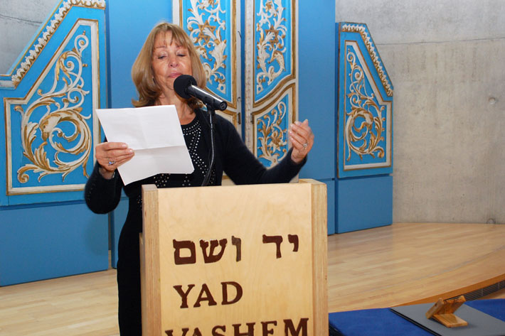 Liliane de Toledo, daughter and granddaughter of the Righteous, speaks at the ceremony, Yad Vashem, December 2011
