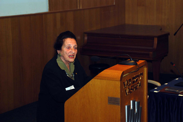 Ms. Aliza Tennenbaum (Head of the Kindertransport Association in Israel) speaks during the event