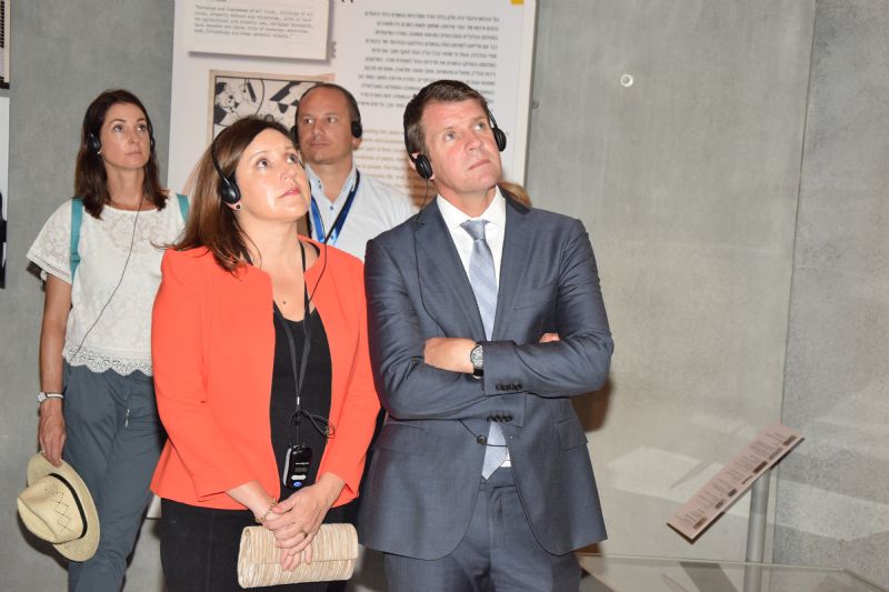 NSW Premier Mike Baird and his wife Kerryn tour the Holocaust History Museum