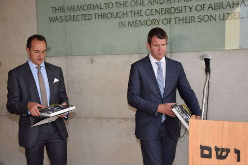 Premier Baird and Ambassador of Australia to Israel Dave Sharma received a copy of the Yad Vashem Album "To Bear Witness" at the conclusion of their visit