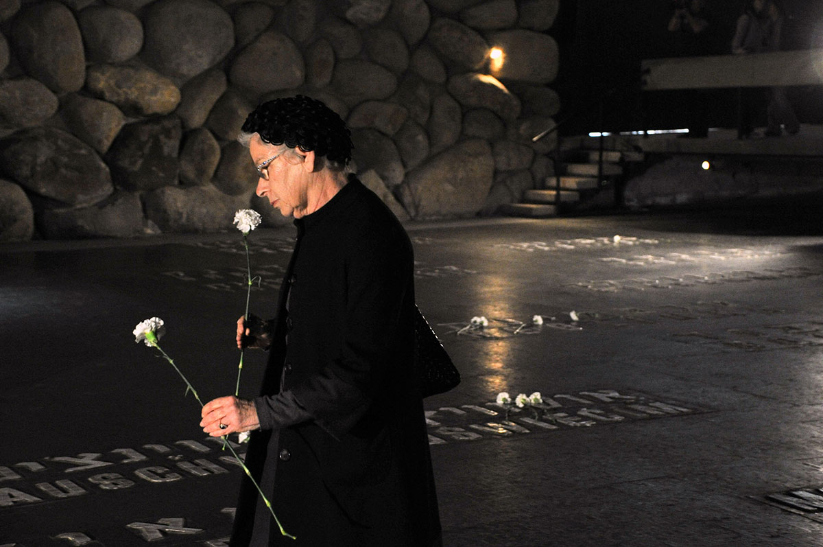 Marianne Gerstenfeld placing flowers in The Hall of Remembrance. Yad Vashem, 2009