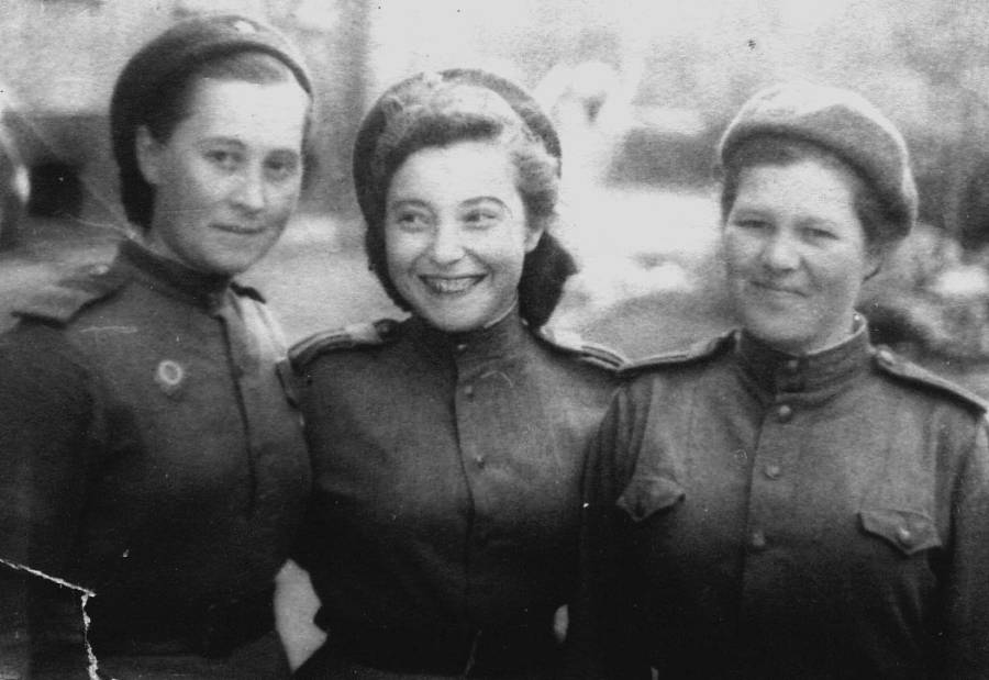 The three friends who served together as nurses: Alexandra Mitrofanova, Esfir Gurevich and Natasha Bezukladnikova (a photo from 1945)