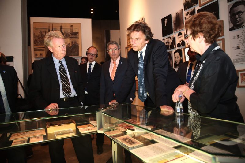 Dutch Foreign Minister Bert Koenders (second from right) was guided through the Holocaust History Museum by Nannie Beekman (right) of the Righteous Among the Nations Department