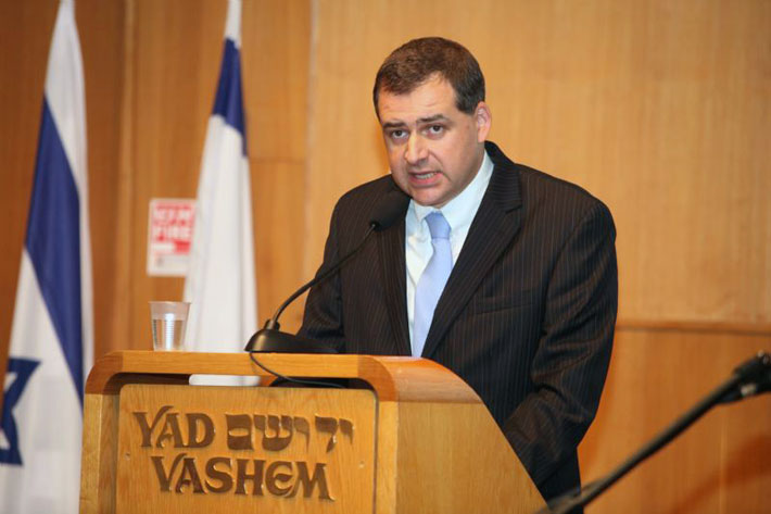 שגריר רומניה בישראל אדוארד יוסיפר נושא דברים בטקס