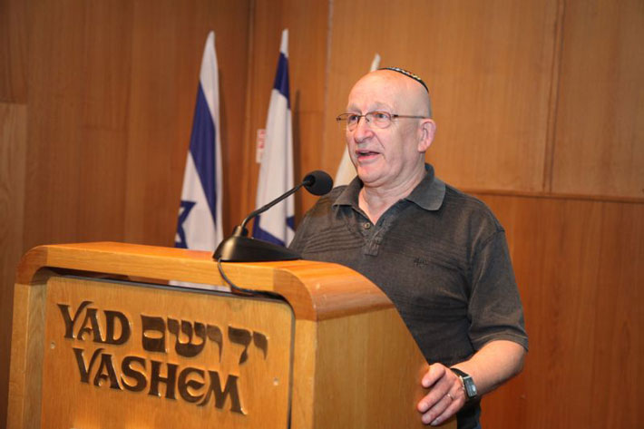 יושב ראש עמותת יוצאי רוסיה הקרפטית בישראל יצחק קליין נושא דברים בטקס