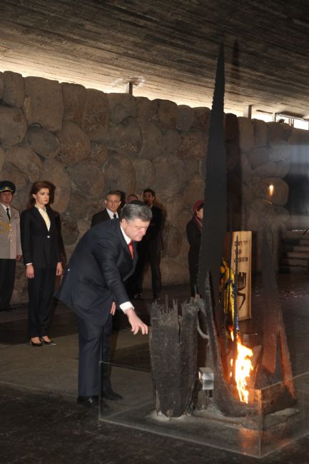 President Poroshenko was honored to rekindle the eternal flame in the Hall of Remembrance before the memorial service was held
