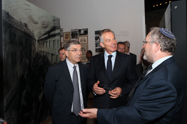 The Former Prime Minister of the United Kingdom Tony Blair (center) with the Chairman of the Yad Vashem Directorate Avner Shalev (left) and the Director of the Yad Vashem Libraries Dr Robert Rozett (right), 06/30/2011