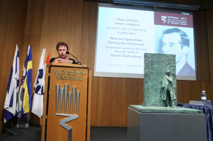 מנחת האירוע, מנהלת המכון הבין-לאומי לחקר השואה ביד ושם, ד&quot;ר בלה גוטרמן