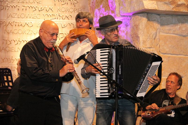 From left: Maestro Giora Feidman, artistic director of the concert, and Constantin Moscovici (pan-flute)