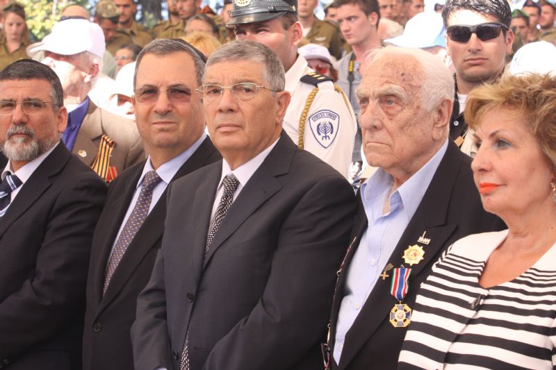 From Left: Minister of Defense, Ehud Barak; Chairman of the Yad Vashem Directorate, Avner Shalev; Chairman of the Organization of Partisans, Underground Fighters and Ghetto Rebels in Israel, Baruch Shub; Minister of Immigrant Absorption, Sofa Landver