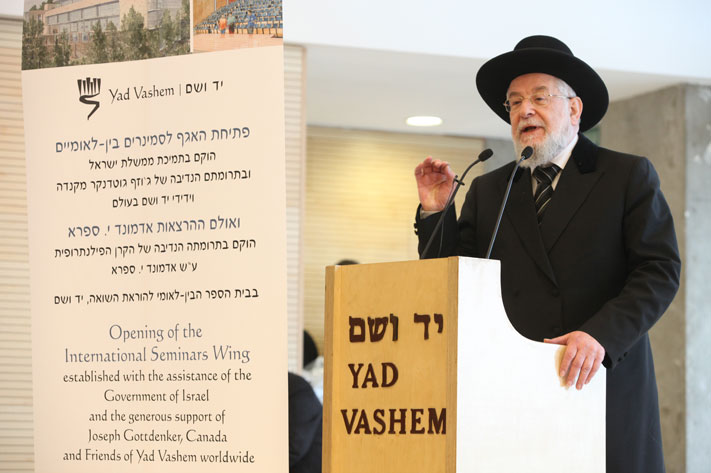 Chairman of the Yad Vashem Council Rabbi Israel Meir Lau speaking during the ceremony