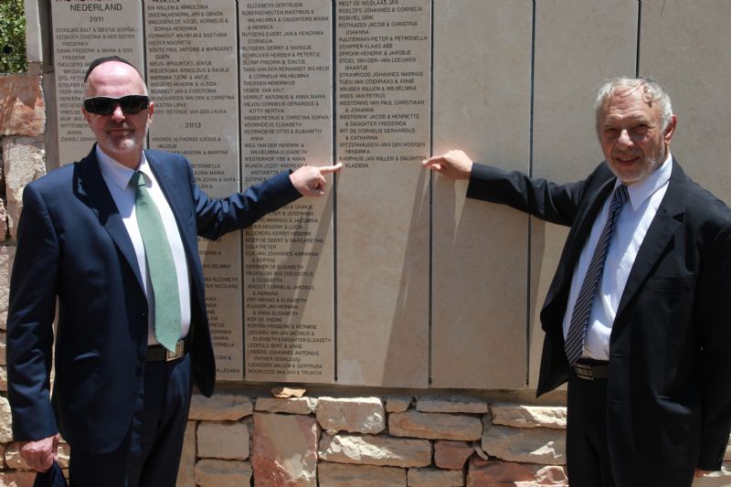 Anthonie Vink (left) and Dr. James Loewenstein (right) in Yad Vashem's Garden of the Righteous Among the Nations, where the names of Jan Willem Kamphuis and Klaziena Kamphuis-Vink are inscribed on a memorial plaque