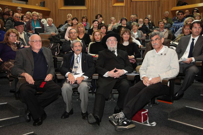 מימין לשמאל: פרופ' אפרים חזן, הרב ישראל מאיר לאו, אנדריי הטל, נסים נעים 