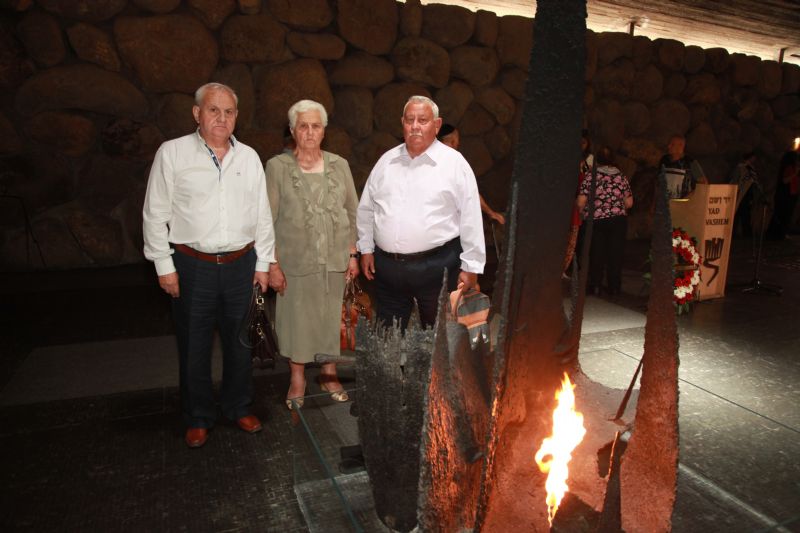 Evangelis, Helene and Michalis Voliotis rekindle the Eternal Flame in the Hall of Remembrance