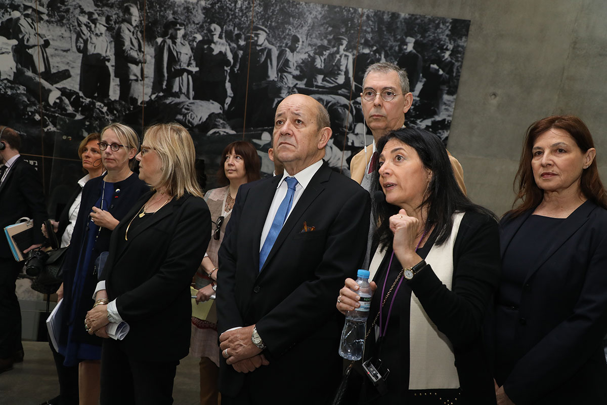 Jean-Yves Le Drian, ministre de l'Europe et des Affaires étrangères  français, au Musée d'histoire de la Shoah de Yad Vashem