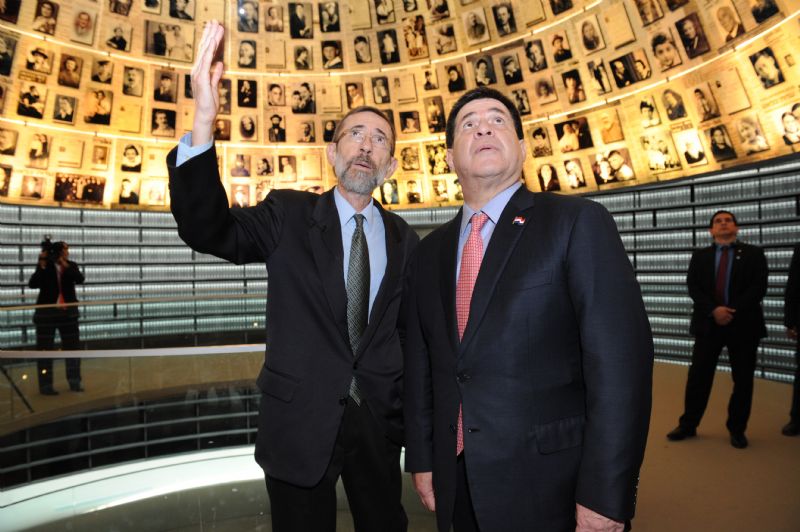 Hall of Names Director Dr. Alexander Avram (left) guided the President throughout his visit, including in the Hall of Names, in which some 4.6 million names of Holocaust victims, as well as some of their photographs, are housed