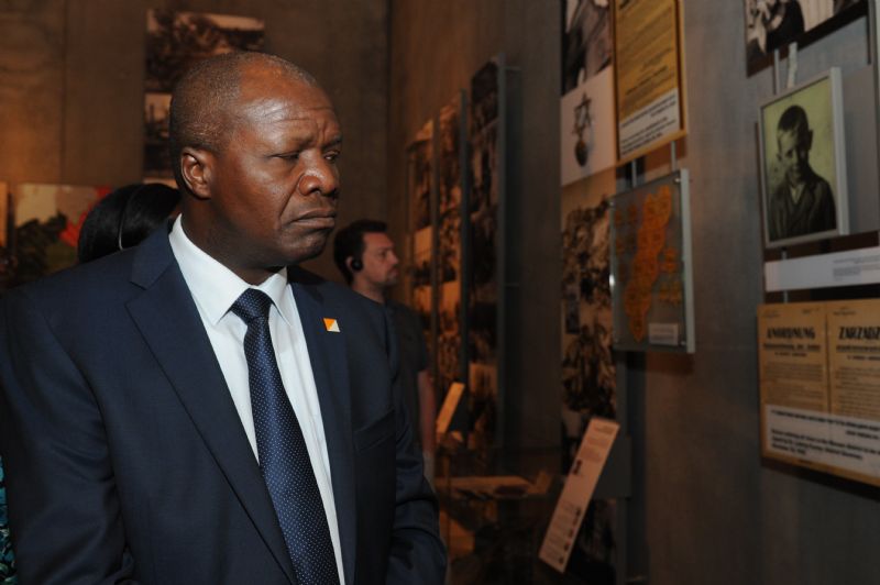 The Foreign Minister took a special tour of the Holocaust History Museum