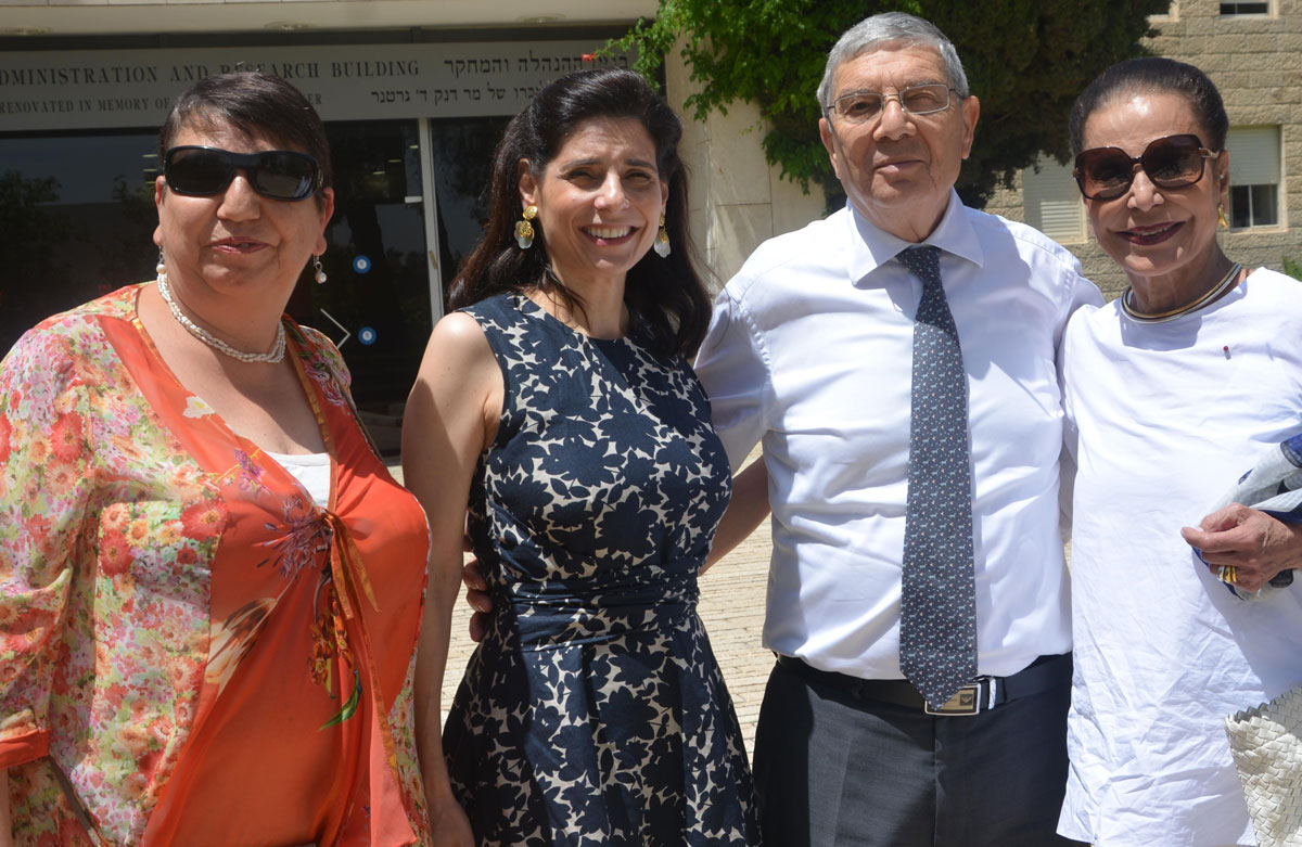 De gauche à droite : Miry Gross, Directrice des relations avec les pays francophones, Leah Pisar-Hass, Avner Shalev, Président de Yad Vashem, Judith Pisar.