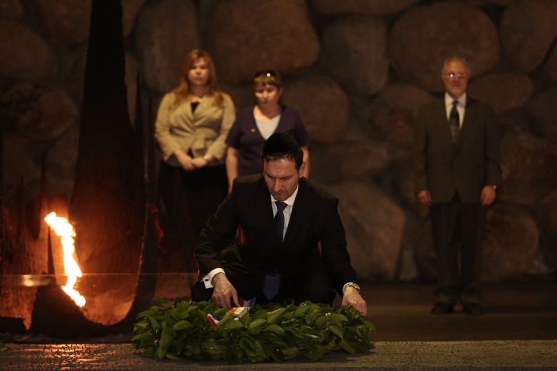 The Minister laid a wreath in memory of the six million Holocaust victims