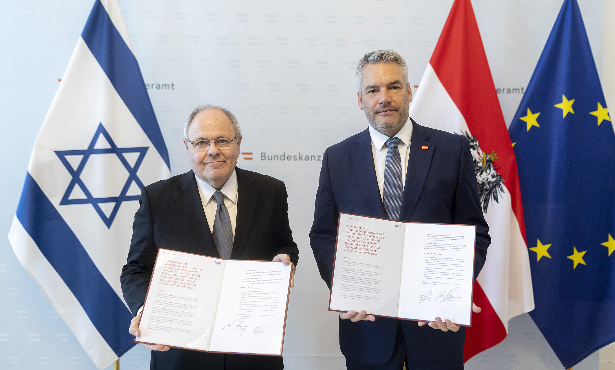 Dani Dayan und Karl Nehammer unterzeichneten in Wien eine neue Absichtserklärung zwischen Yad Vashem und dem österreichischen Bundeskanzleramt