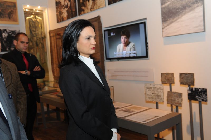 The Vice President and Foreign Minister of Panama, Isabel Saint Malo de Alvarado, was guided through the Holocaust History Museum. The Museum contains over 100 clips of survivor testimonies.